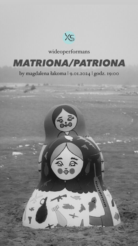 Czarno białe zdjęcie dwóch matrioszek oraz napis xs Matriona Patriona